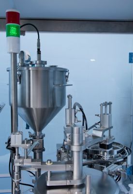 دستگاه پر کردن خودکار آبپاشی یکبار مصرفی مایع دارویی پلاستیکی سرنج پیش پر شده Pfs