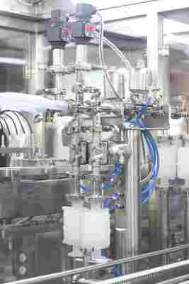 دستگاه پر کردن آب سرنج های خودکار از پلاستیک دارویی با ظرفیت بالا