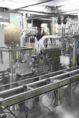 ماشین پر کردن سرنگ های پر شده با سرعت بالا برای تولید داروهای استریل